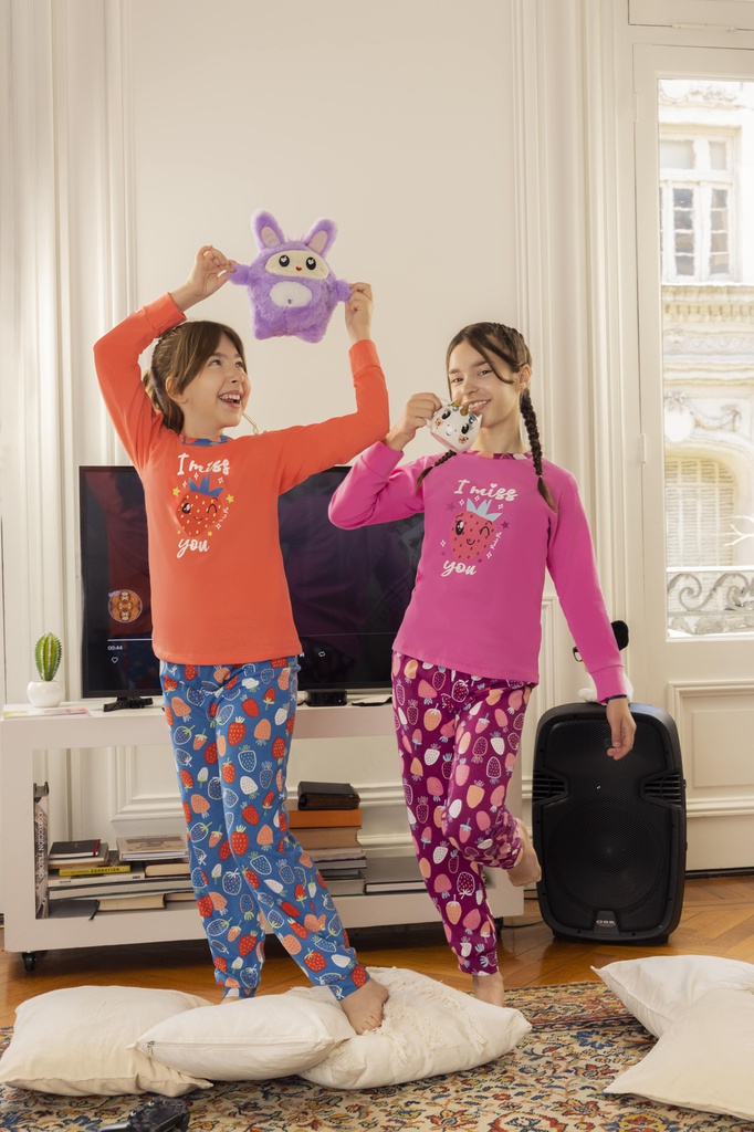 DESCUENTO 15% LIQUIDACION DE TEMPORADA!  INV. PIJAMA NENA FRUTILLAS CON ESTAMPA