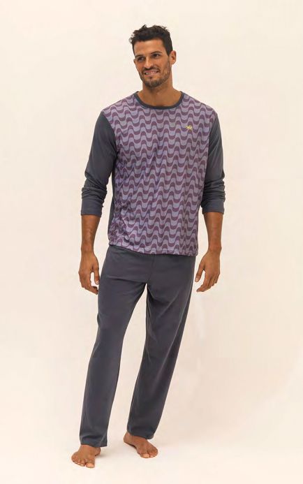 LIQUIDACION ! - INV. REMERA DE JERSEY ESTAMPADO Y PANTALON LISO CON BOLSILLO TRASERO