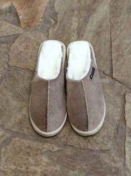 [XY94] INV. Pantufla lisa con interior de corderito y costura central 